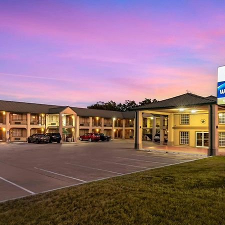 ベストウェスタン エグゼクティブ イン Hallettsville エクステリア 写真