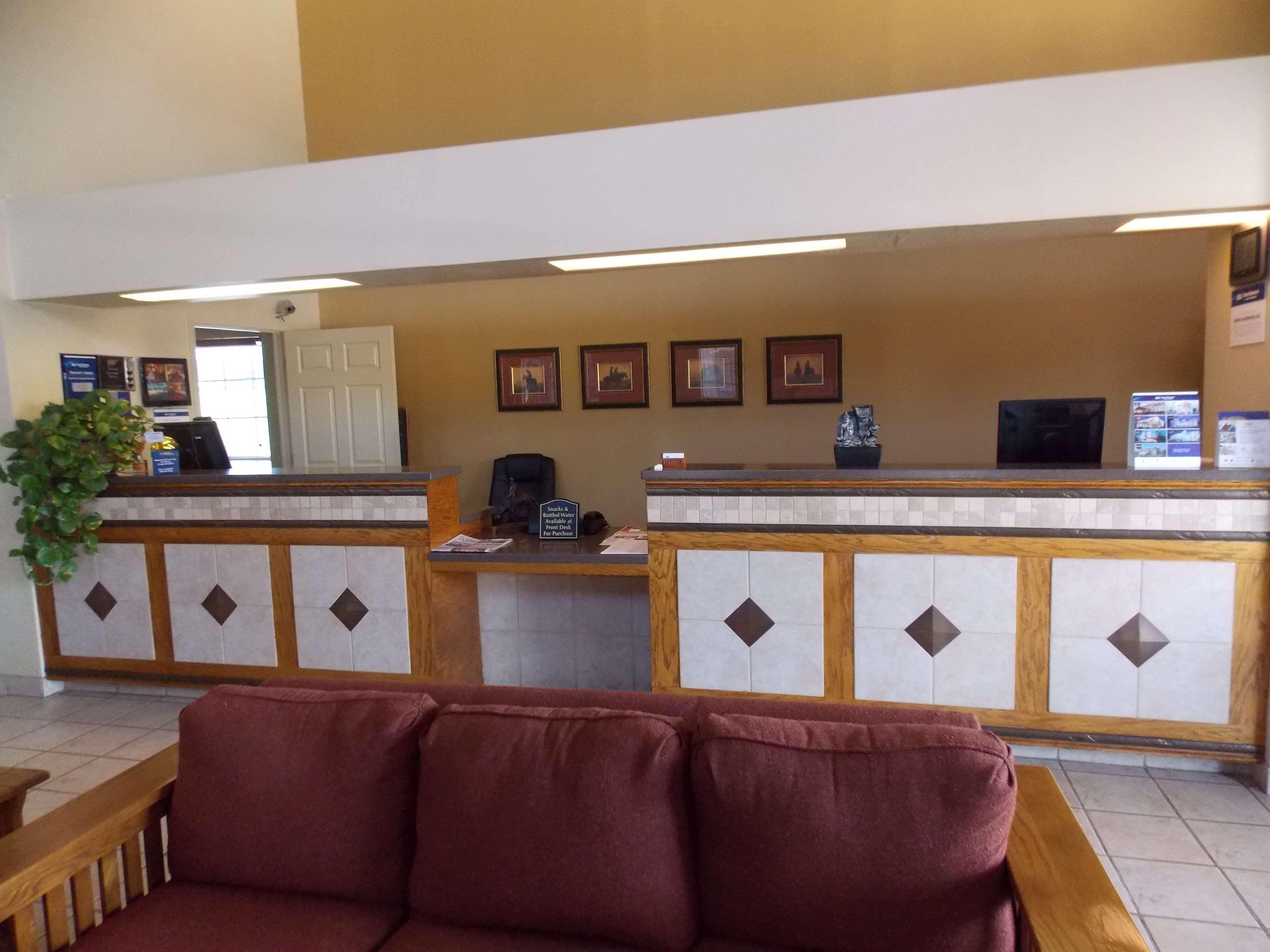 ベストウェスタン エグゼクティブ イン Hallettsville エクステリア 写真